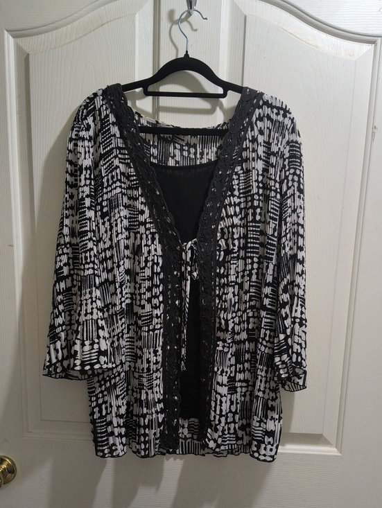 Signature by Larry Levine Tops - Signature by Larry Levine Black and White Patterned Layered Top